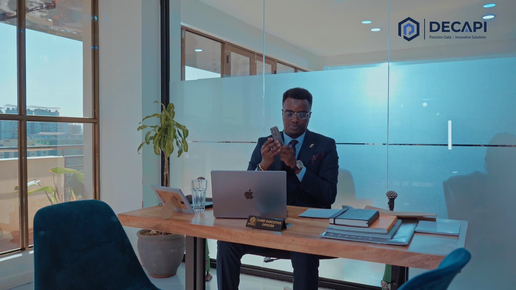 Focused work at a DECAPI desk